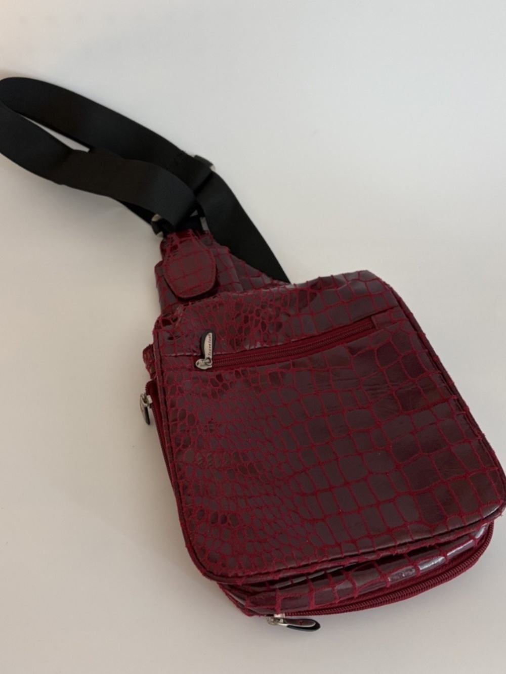 Travelon Crossbody Sling Organizer Travel Bag Red Faux Snakeskin Adjustable